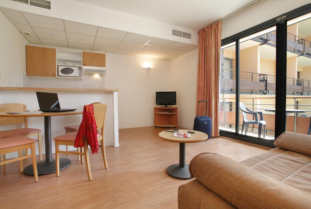 Adonis Toulouse - Appart'Hotel Du Parc Rouffiac-Tolosan Room photo