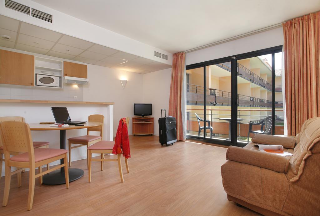 Adonis Toulouse - Appart'Hotel Du Parc Rouffiac-Tolosan Room photo