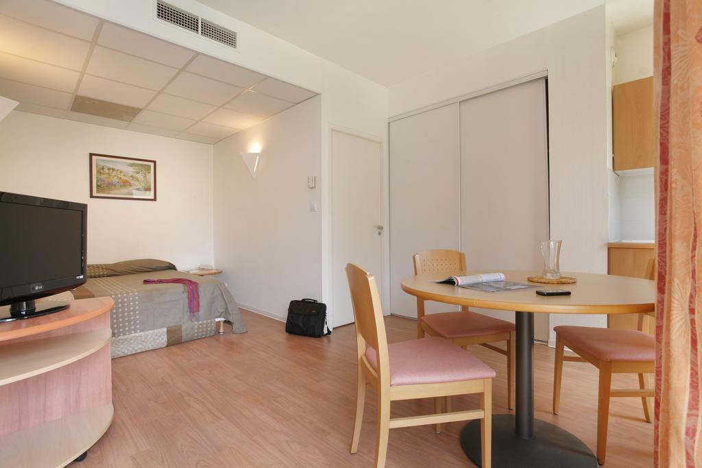 Adonis Toulouse - Appart'Hotel Du Parc Rouffiac-Tolosan Room photo